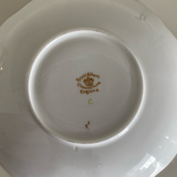 VTG ROYAL ALBERT CROWN CHINA TEACUP AND SAUCER WITH ORANGE AND YELLOW ROSES - Picture 5 of 7